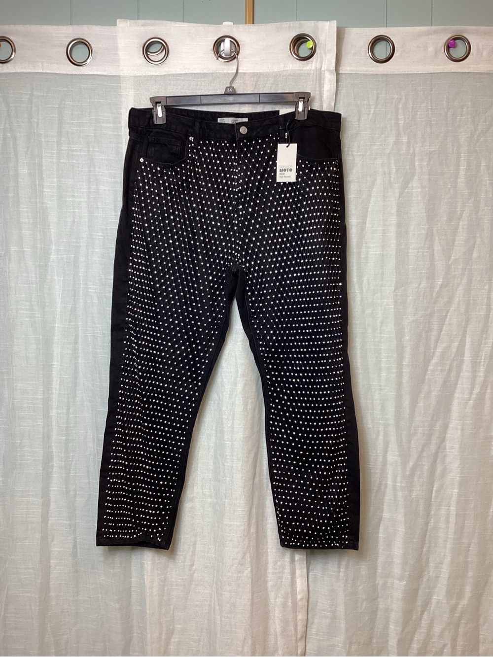 NWT TopShop Moto High Waisted Mom Jeans- Diamanté; Size: 18